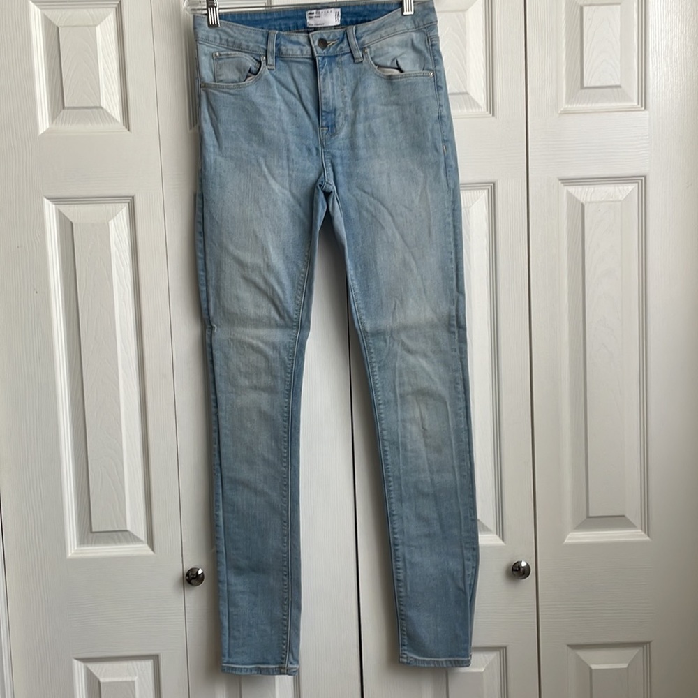 Men’s Light wash Super Skinny Jean